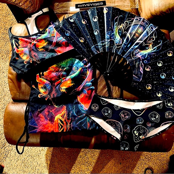 iEDM Psychedelic Alien Rave Set With Sports Bra Bag Bottoms And Fan  - Picture 2 of 6